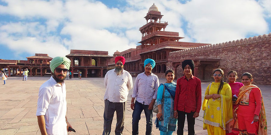 Local people in Indian traditional dress at Fatehpur Sikri