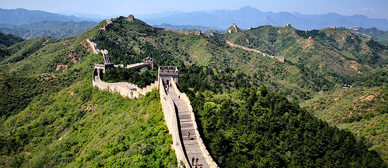 Admire the picturesque landscape of China Great Wall