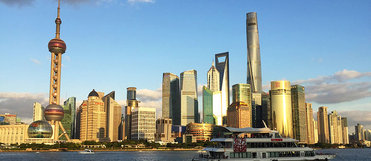 A gorgeous view of the landmark buildings seen from the Bund