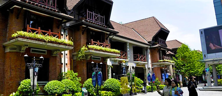 Visit Sinan Mansion, a famous residential building complex in the French Concession