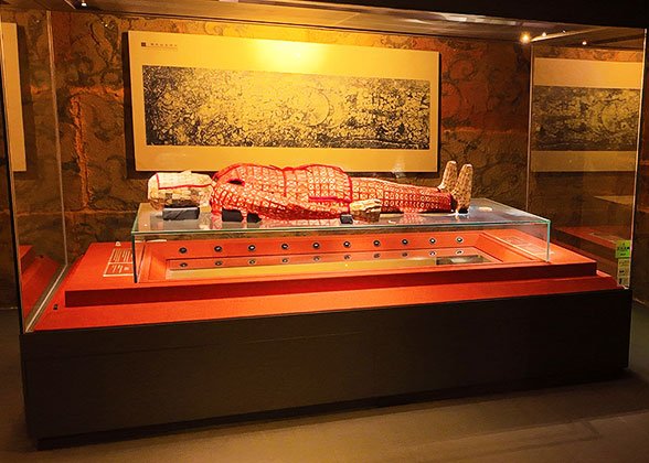 Jade Burial Suit Sewn with Silk Threads