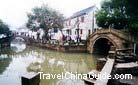 Each bridge in Tongli Town has a name, which will give you an idea of the poetic nature of the inhabitants.