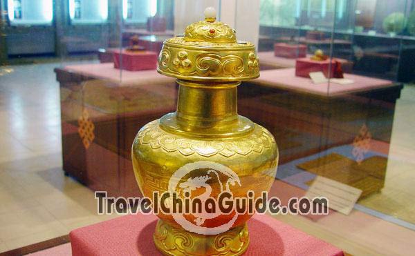 Gold urn