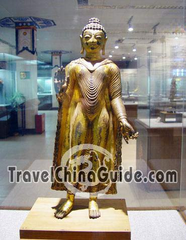 Sakyamuni statue in a standing posture
