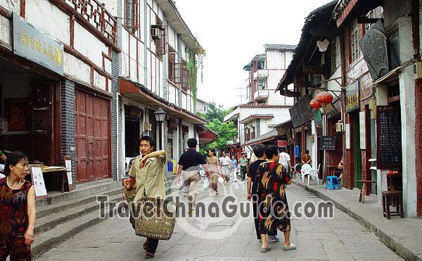 A glimpse of the wide lane