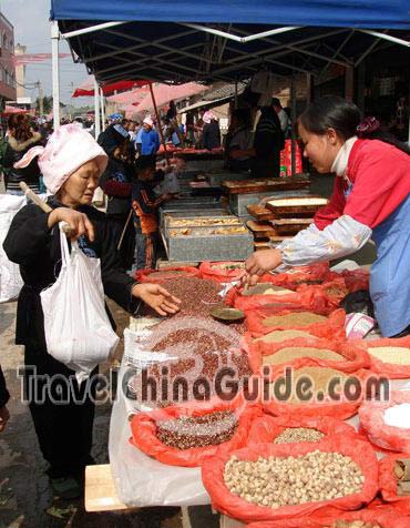 The woman wants to buy some pepper corns.