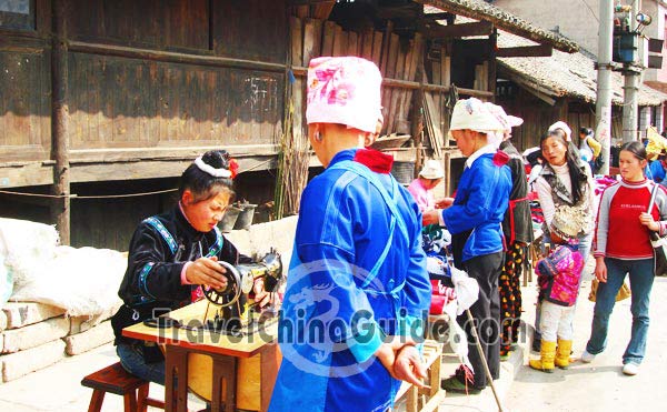 Needlework, Kaili bazaar, Guizhou