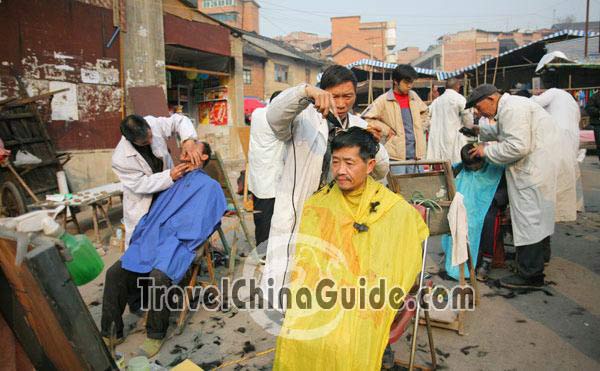 An open-air barber's shop in Kaili Sunday Bazaar