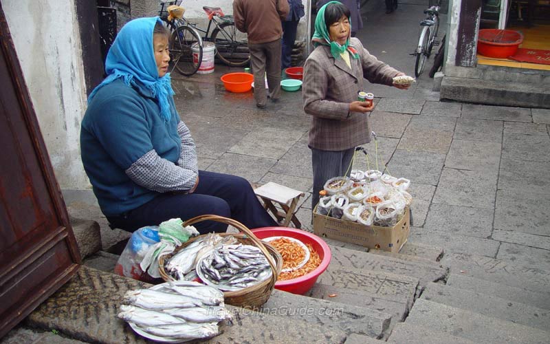 The vendors in Zhouzhuang