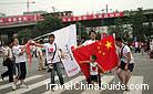 In Xi'an, a lot of people go to watch the Torch Race for 2008 Beijing Olympics passionately. They held Chinese national flags, wore the T-shirts with the words 'I love you China' written on and cheered 'Go, go, go!'