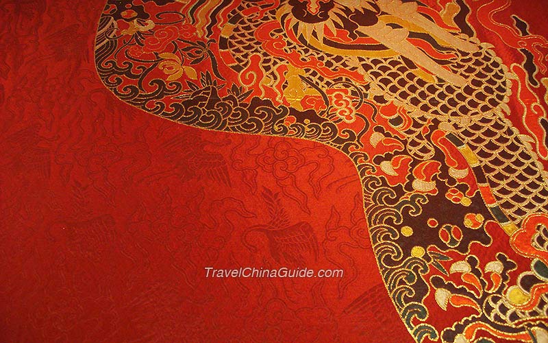Brocaded damask with dragons (replica), Wanli Period (1573-1620) of the Ming Dynasty: A remarkable 18.95 meters in length, this unique brocade damask was designed in such a way that it could be cut and sewn to produce an imperial robe, without further alterations.