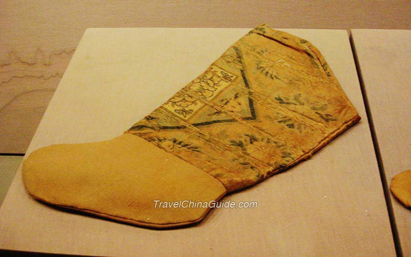Samite boots of the Liao dynasty (916-1125), excavated from Xiaojingzi Tomb, Arukelqinqi, Inner Mongolia