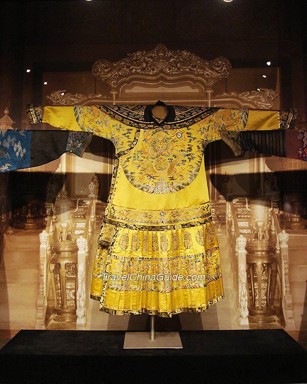 Court imperial robe embroidered with clouds and dragons during the rule of Emperor of Qinglong, the Qing Dynasty (replica): This dress uses the finest bright yellow satin while the small collar and sleeves use azurite satin. 44 different shaped dragons are embroidered on the small collar, two shoulders, front, back, waist, bottom and hoof-shaped sleeves with golden threads. The twelve imperial symbols are embroidered on different parts of the robe.