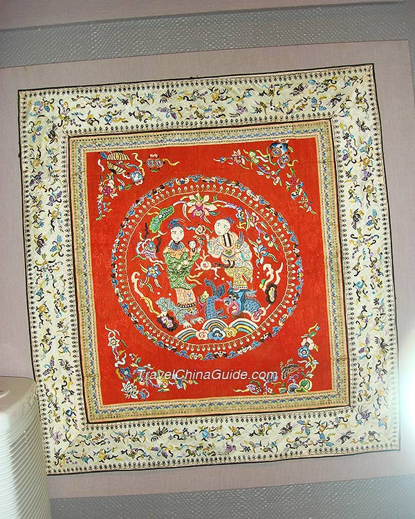 Golden embroidery lable cover