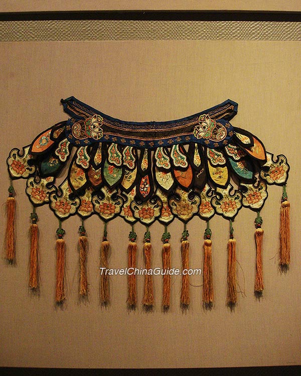 Meile embroidered with flowers and butterflies: Meile is a female headdress worn around the forehead to protecting against cold.