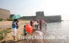 After enjoying the scenes on the Old Dragon's Head section of the Great Wall, tourists come close to the sandbeach and savor the water in person.