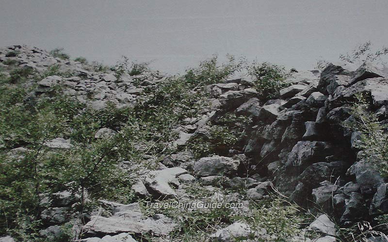 Ruins of the Southern Great Wall of the Zhao State on the border between Lin County and Hui County of Henan Province