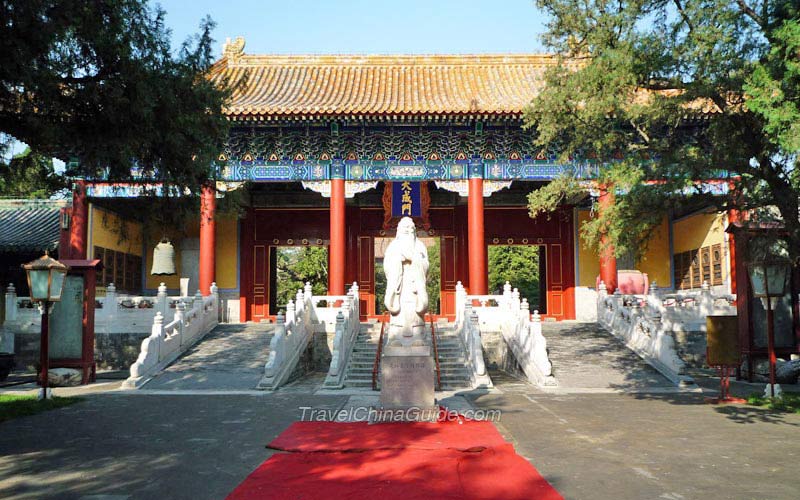 inside confucius temple