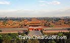 Standing on the peak of the Jingshan Hill, the visitor can get a full and clear view of the Forbidden City.