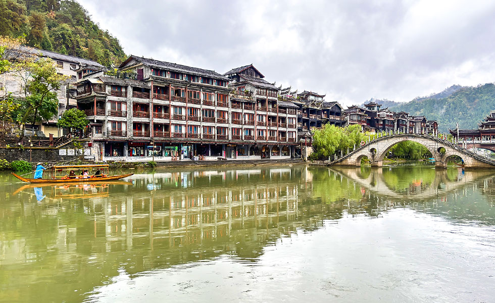 In the arms of mountains and nestled together with the Tuojiang River, Phoenix Ancient Town offers an opportunity to get close to nature, Hunan.