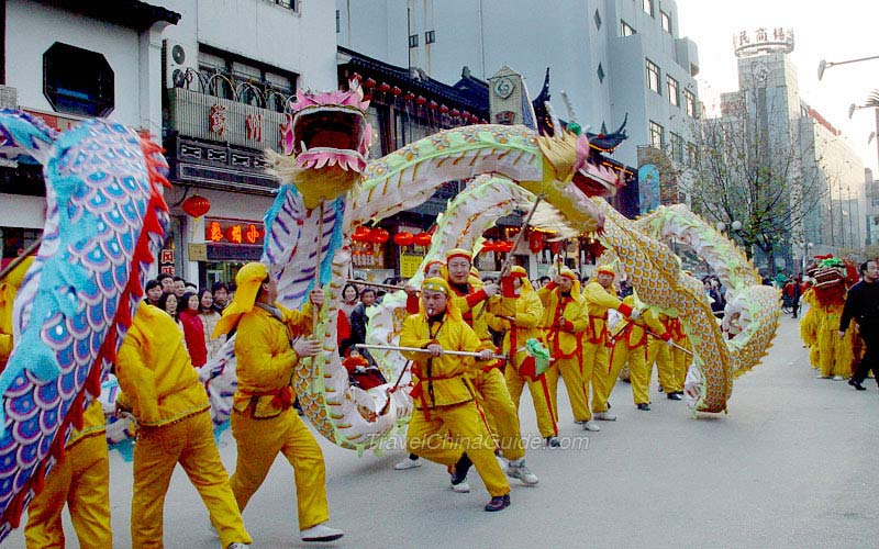 Suzhou Lion Dance Performance Pictures, TravelChinaGuide.com