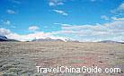 Covering over the 30% area of Tibet, Nakchu supplies travelers with broad prairies at the foot of snow-capped mountains, where the rare animals such as Tibetan antelope and wild yak are inhabited.