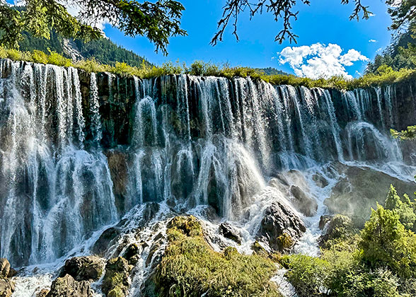 Nuorilang Falls