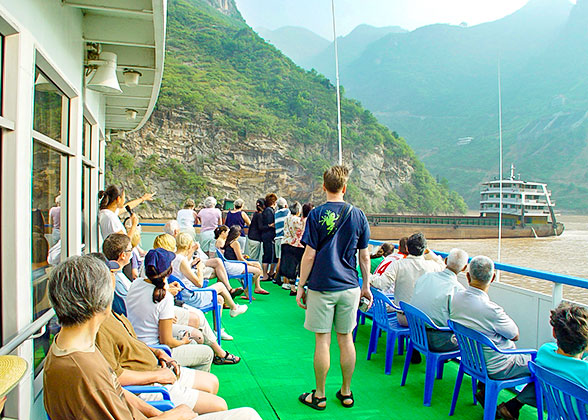 Enjoy the Cruise at Wu Gorge
