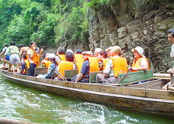Shennong Stream Small Boat Tour