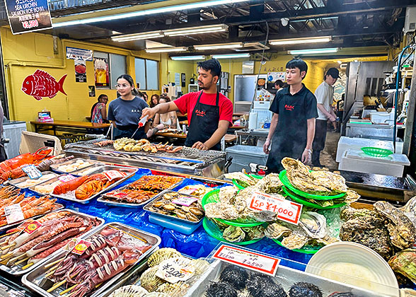 Kuromon Market, Osaka