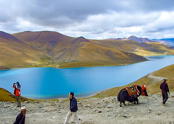 Yamdrok Yumco Lake