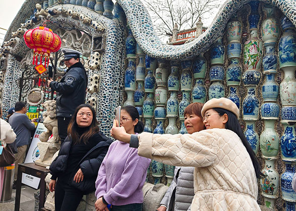 Visit the Porcelain House, Tianjin