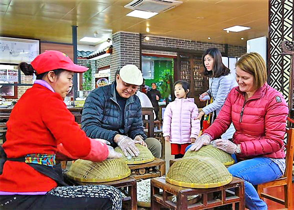 Bamboo Weaving Experience in Yangshuo