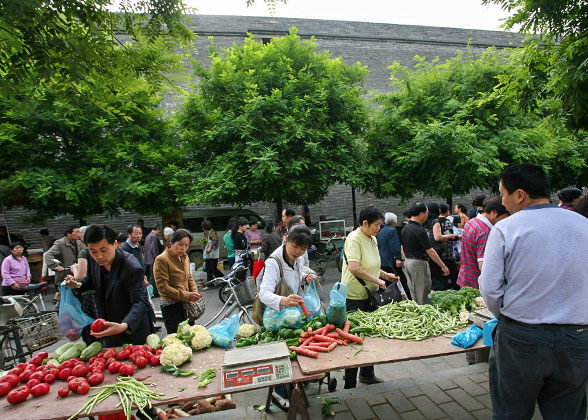 Bustling Scene at Xiaonanmen Morning Market