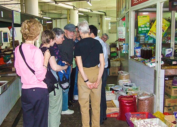 Our Guests at Sanyuanli Market Our Guests at Sanyuanli Market
