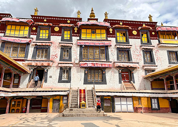 11 Days Beijing - Xi'an - Lhasa - Shanghai