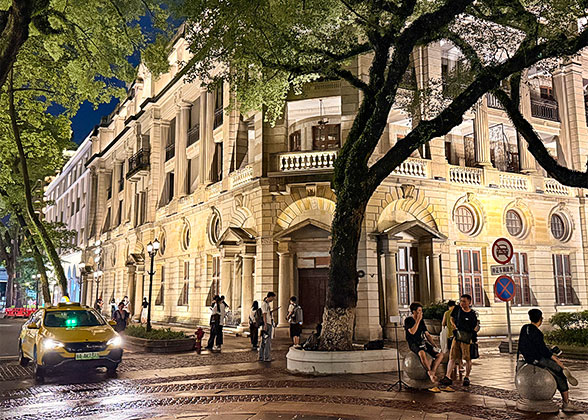 A Night Scene at Shamian Island A Night Scene at Shamian Island