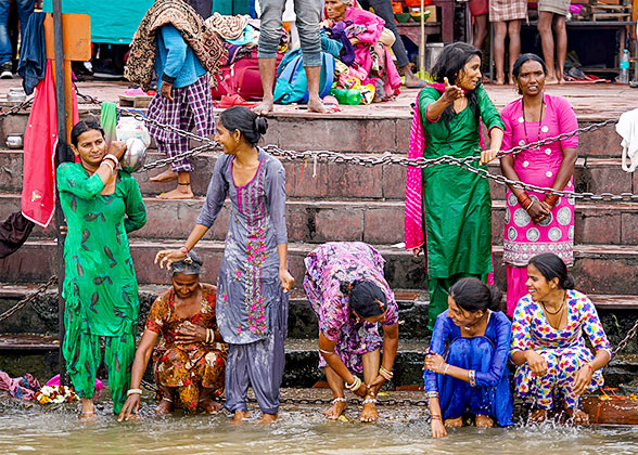 Local People at Hari-Ki-Pauri Ghat