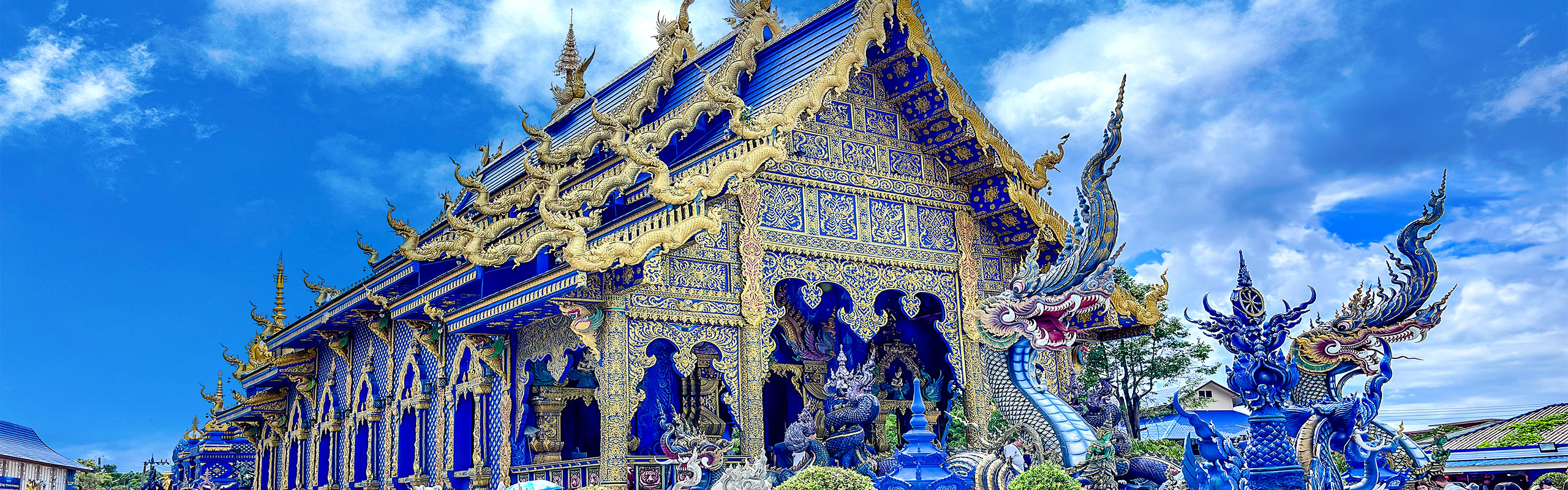 Wat Rong Suea Ten,  Chiang Rai