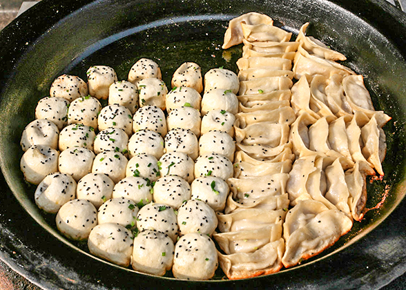 Delicious Snacks in Yuyuan Bazaar