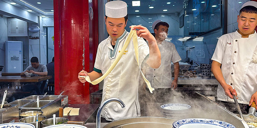 Pulling Long and Wide Biangbiang Noodles