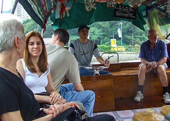 Cruise along Aberdeen by Sampan