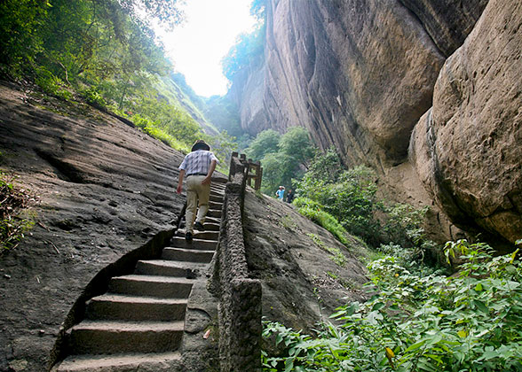 Climb the Mount Wuyi