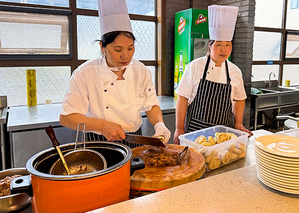 Taste the Xi'an Chinese Hamburger