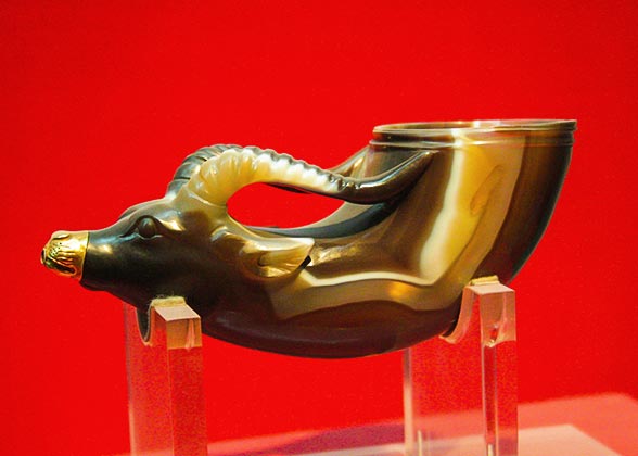 Iconic Beast-head Agate Cup