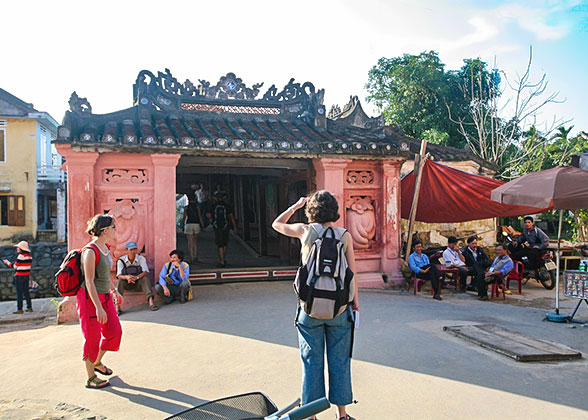 Walking Tour in Hoi Ancient Town