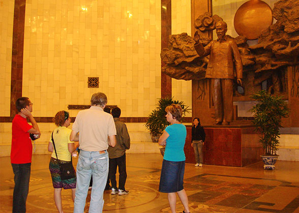Statue of Ho Chi Minh