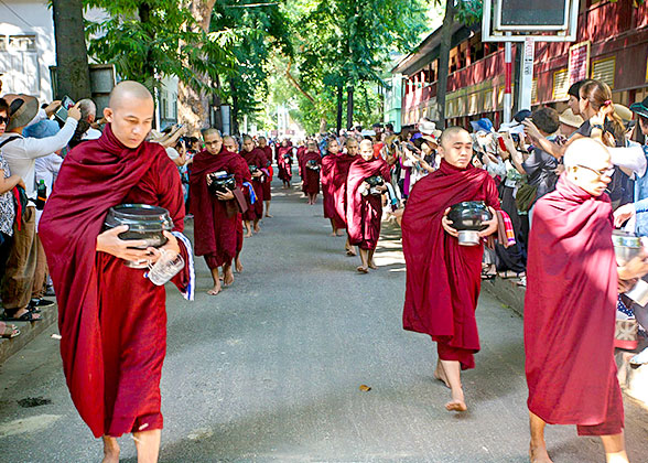 Alms-giving Ceremony at Mahagandayon Monastery