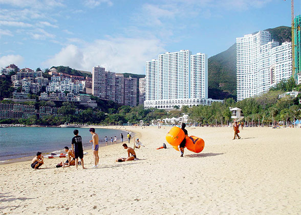 Visitors along Repulse Bay