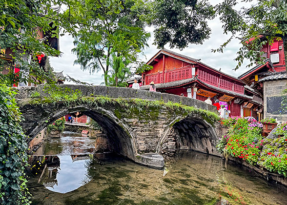 Big Stone Bridge at Lijiang Old Town